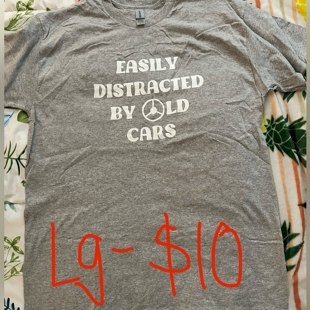 Gildan, Size LG, easily distracted by old cars, grey tshirt